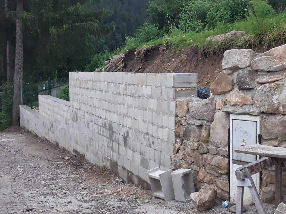 Opěrná zeď